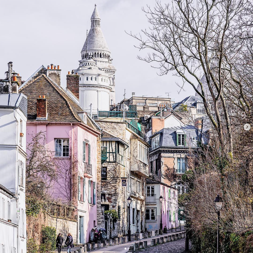 Butte-Montmartre avec des couleurs pastelles