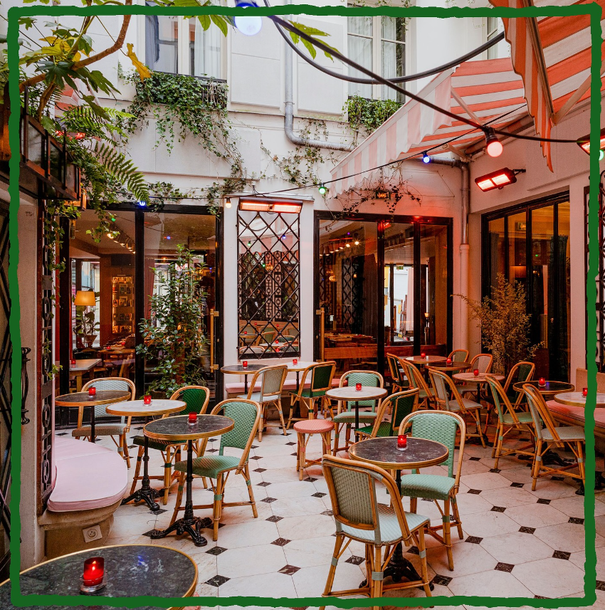Terrasse extérieure de l'hotel grand amour