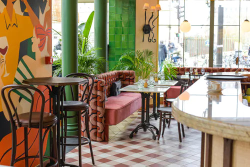 Intérieur du restaurant Montijo à Paris, décor chaleureux et coloré idéal pour partager des tapas et vivre une soirée conviviale Crush Party